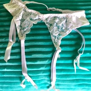 2 garters 3 pr thigh high
